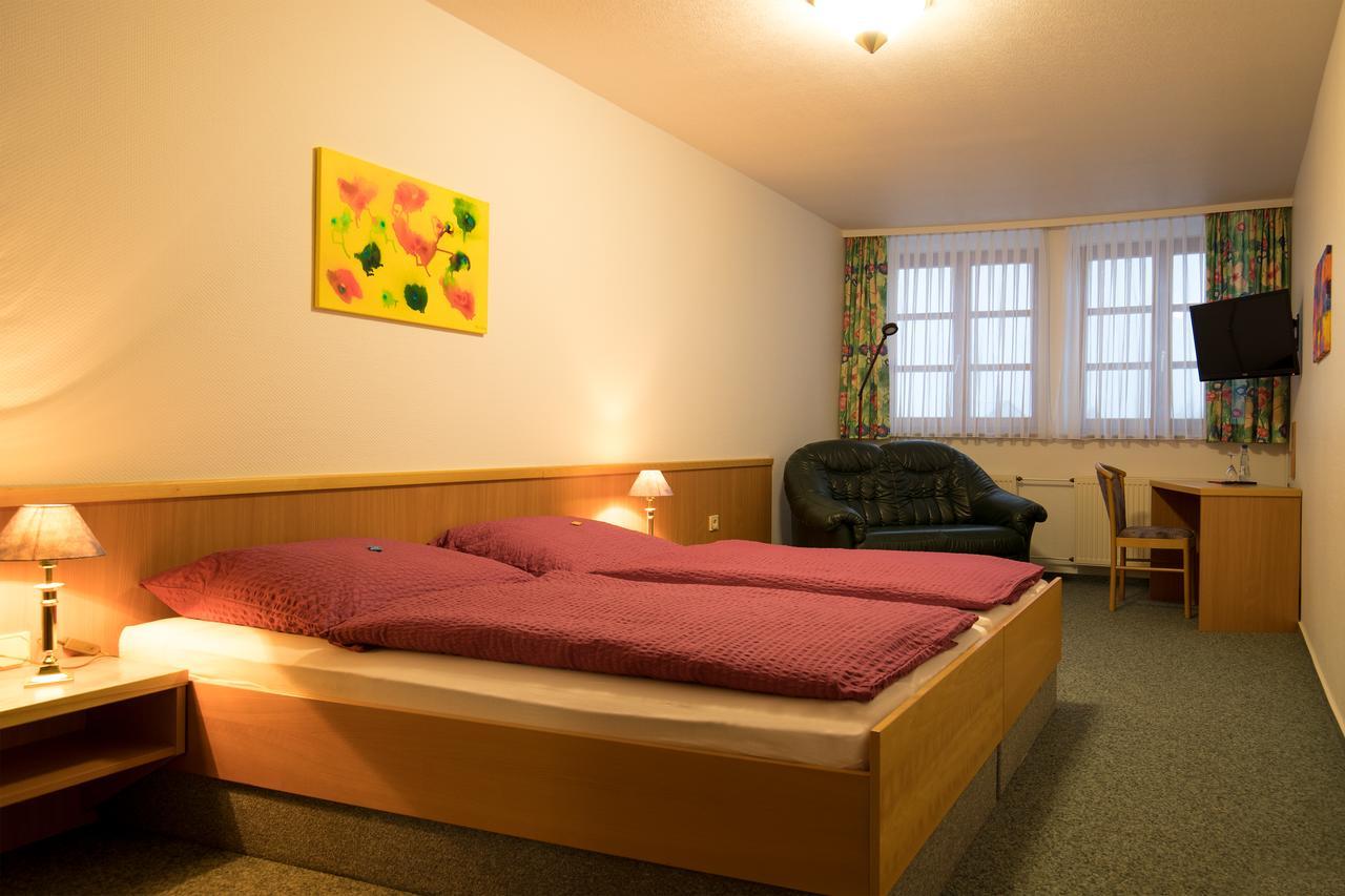 Hotel Alt Oesselse Sarstedt Exterior photo